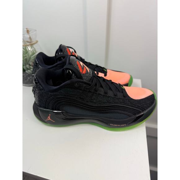 Boys/Mens NWTs Air Jordan Shoes Size 8 main image 5